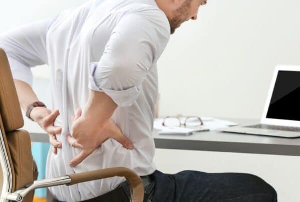 3 Απλοί Τρόποι για να Ανακουφίσετε τον Πόνο στην Πλάτη σας - Δρ. Ελευθέριος Καραδήμας Ορθοπεδικός Χειρουργός