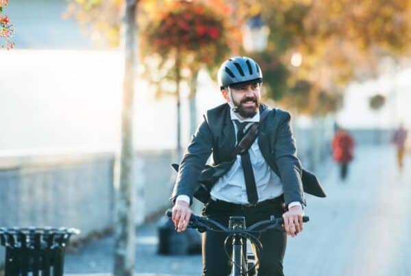 Ασφάλεια στο Ποδήλατο: 5 Συμβουλές για να Αποφύγετε τους Τραυματισμούς - Δρ. Ελευθέριος Καραδήμας Ορθοπεδικός Χειρουργός