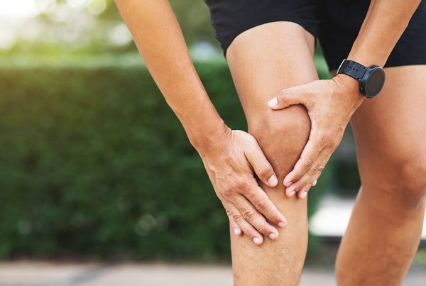 Δυσφορία και πόνος στα γόνατα: Σε τι οφείλονται; - Δρ. Ελευθέριος Καραδήμας Ορθοπεδικός Χειρουργός