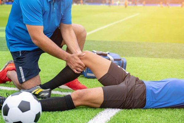 Θλάση καμπτήρων μυών του ισχίου στο ποδόσφαιρο: Συμπτώματα & Θεραπεία - Δρ. Ελευθέριος Καραδήμας Ορθοπεδικός Χειρουργός