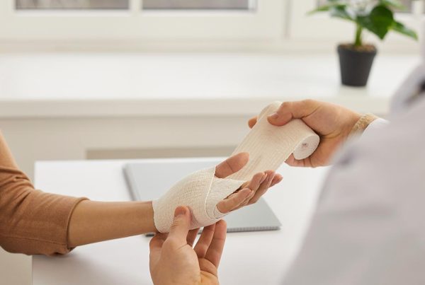 Κατάγματα καρπού: Αιτίες, Συμπτώματα & Θεραπεία - Δρ. Ελευθέριος Καραδήμας Ορθοπεδικός Χειρουργός